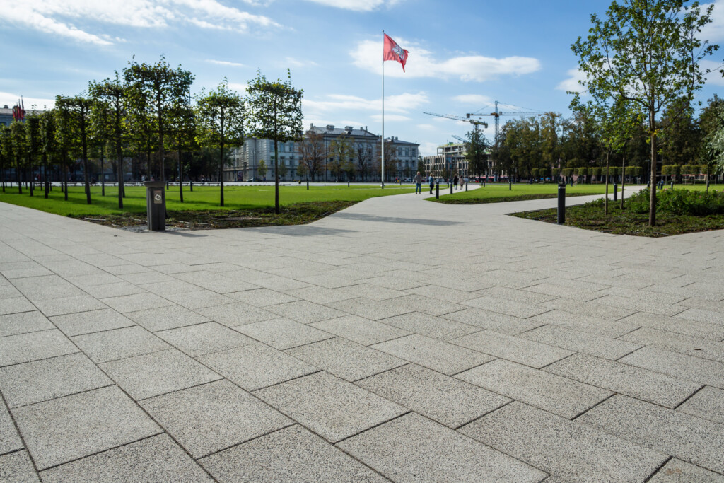 Lukiškių aikštė, Plaza 6x4 Quartz